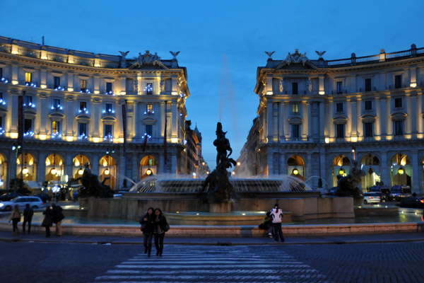 Piazza della Repubblica at night