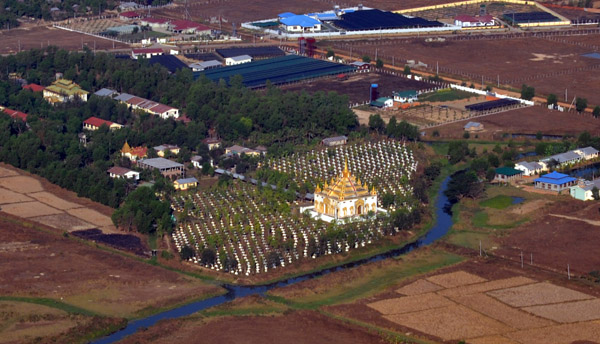 Temple north of Yangon Airport (N16 59.48/E096 10.11)