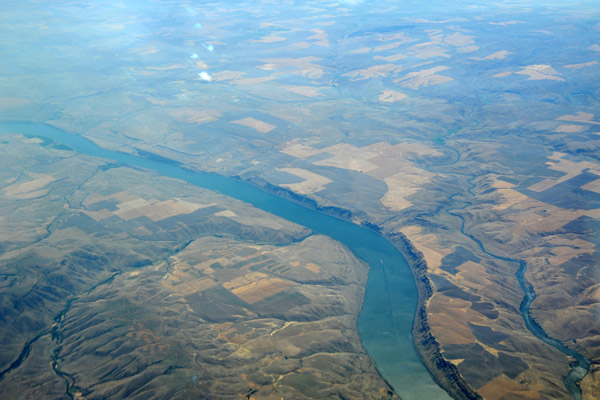 Columbia River between Oregon and Washington