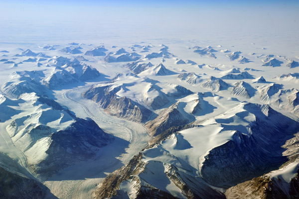 Glacier, eastern Greenland (N73 05/W028 04)