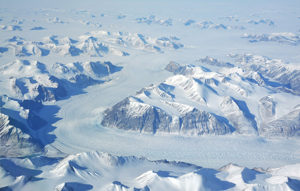 Bend in a glacier, eastern Greenland (N73 19/W028 12)