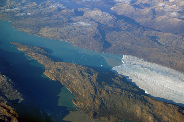 Glacier, southwest Greenland (N61 36/W048 13)