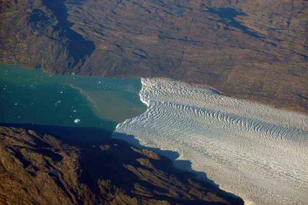 Glacier, southwest Greenland (N61 36/W048 13)