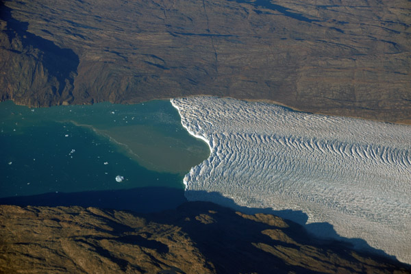 Glacier, southwest Greenland (N61 36/W048 13)