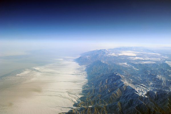 Kunlun Mountains on the northern edge of the Tibetan Plateau, Xingiang