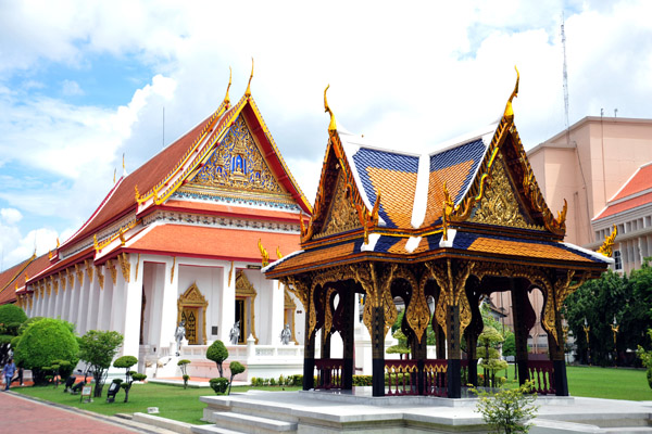 Thai National Museum - Sala Longsong Pavilion with the Buddhaisawan Chapel