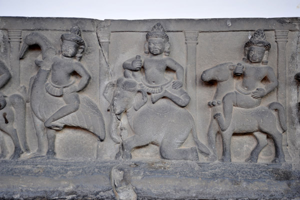 Khmer stone bas-relief illustrating deities, Preah Ko style, 10th C, Prasat Lolei, Cambodia