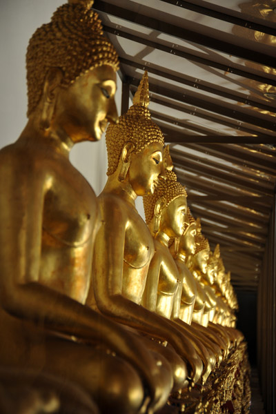 Row of Buddha statues, Wat Saket