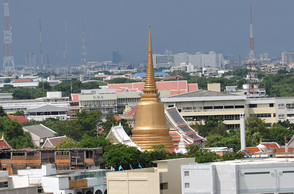 A large golden stupa at another Bangkok temple