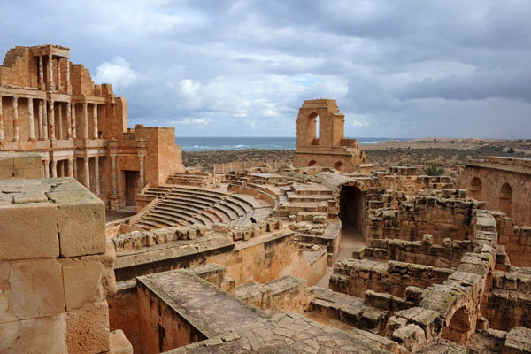 The upper tiers with seating for an additional 3500 spectators were destroyed in 365 AD