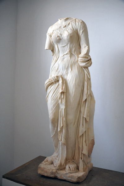 Venus in a wet dress, Sabratha