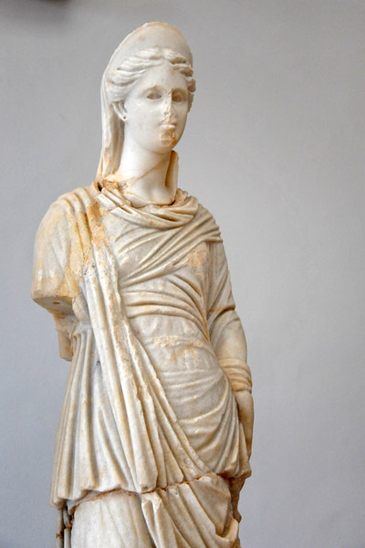 Female statue, Roman Museum