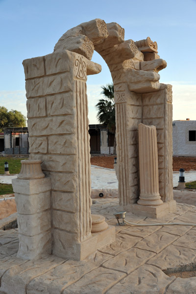 Modern copy of a Roman arch, Al Khoms