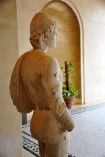 Rear quarter view of Pollux