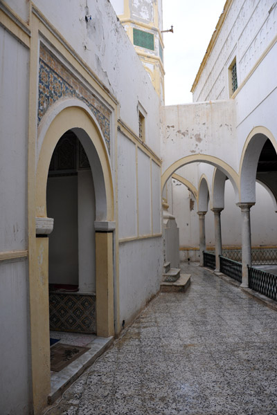 Entry courtyard - Gurgi Mosque