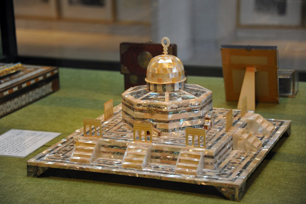 Model of the Dome of the Rock in mother of pearl