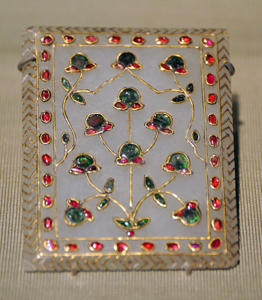 Mirror back of jade (nephrite) inlaid with gems and gold wire, northern India or Pakistan, 19th C.
