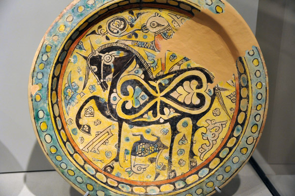 Earthenware dish with horse and cheetah, Nishapur, eastern Iran ca 900-1000