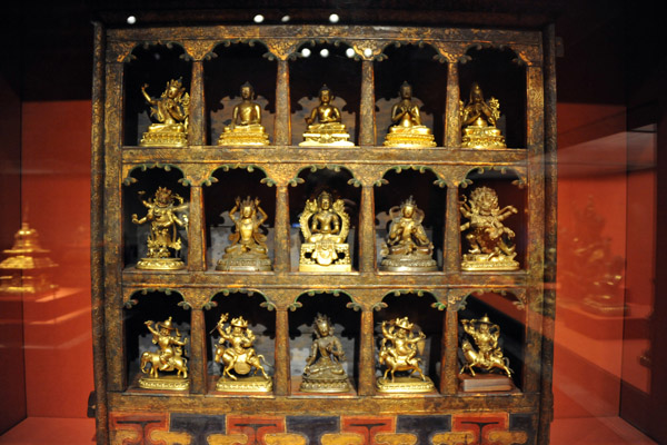 Cabinet with 15 Tibetan bronzes of the 15th to 17th Centuries