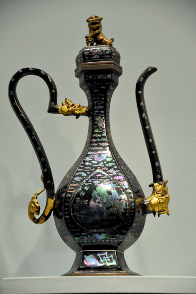 Covered ewer with figures in a landscape, Qing Dynasty