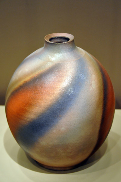 Stoneware jar by Yamato Tsutomu, 2002