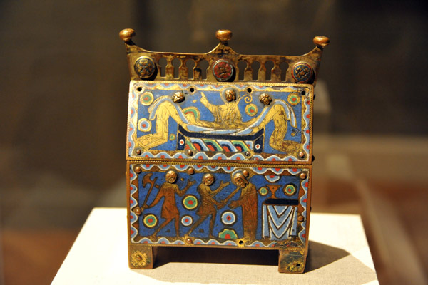 Reliquary casket wtih the Martyrdom and Entombment of St. Thomas  Becket, Limoges ca 1200-1210