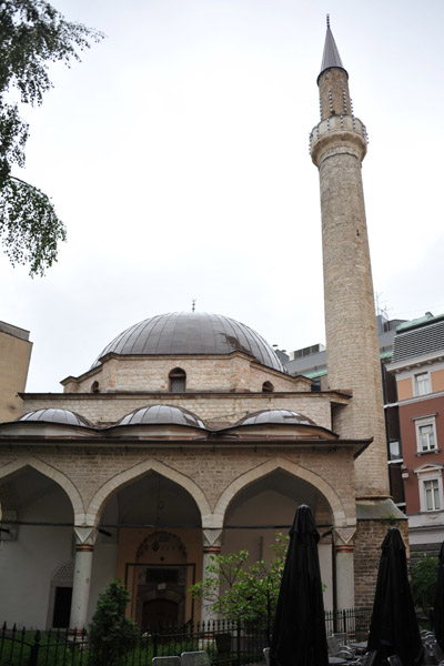A small mosque on Ferhadija just west of the Bezistan