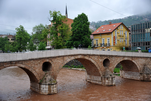 The 1565 stone bridge was badly damaged in 1791 and rebuilt around 1798