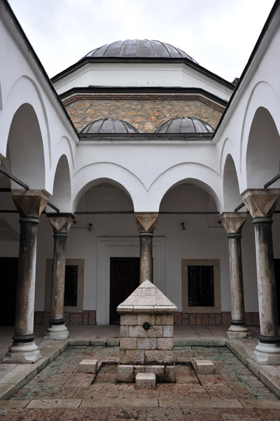 Beautiful courtyard, Gazi Husrev-beg Medresa