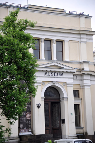 The enlarged museum building dates from 1913