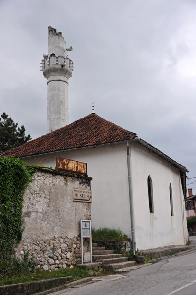Damaged mosque near the Mulicev Rekord Museum