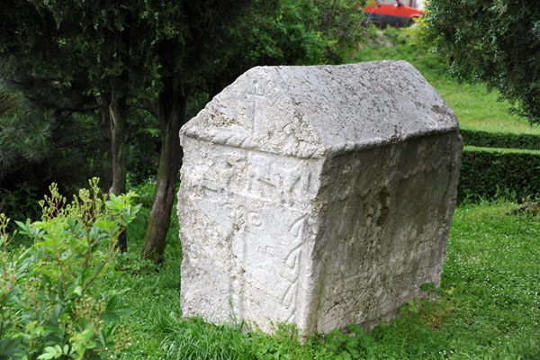 Archaeological monuments at Varda Park, Konjic