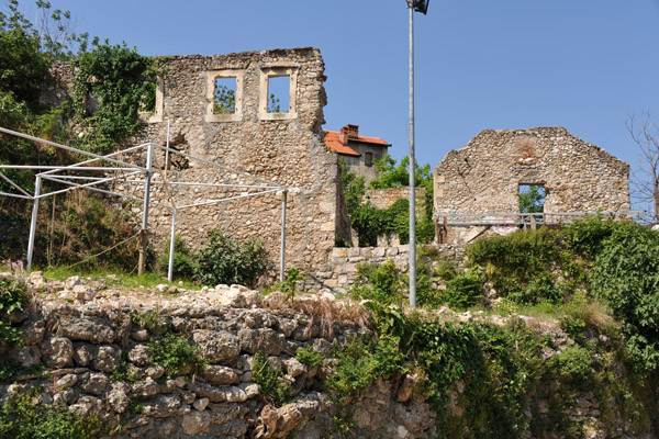 Prime Mostar real estate still in ruin