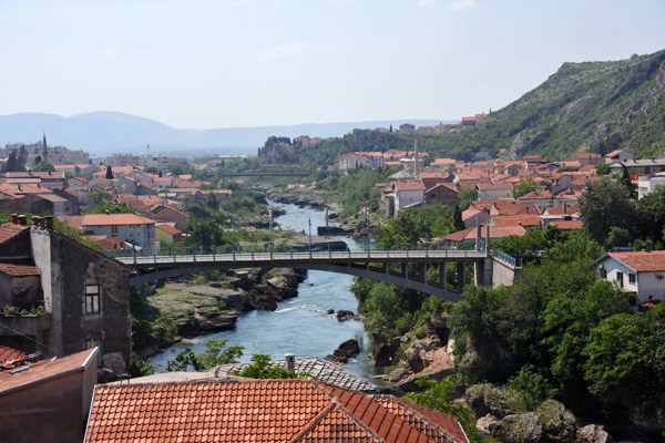 The modern Lučki Bridge seen from Tara Tower