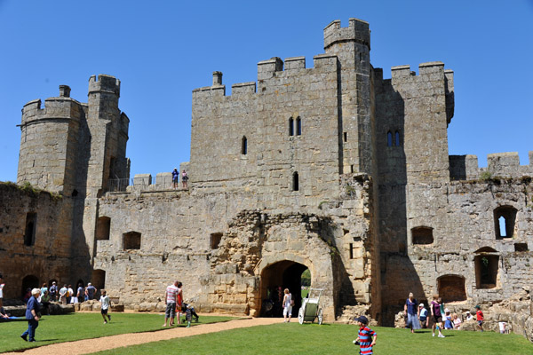 Gatehouse tower and the courtyard, Bodiam Castle