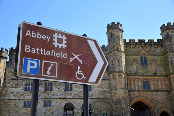 Roadsign for Battle Abbey and the 1066 battlefield