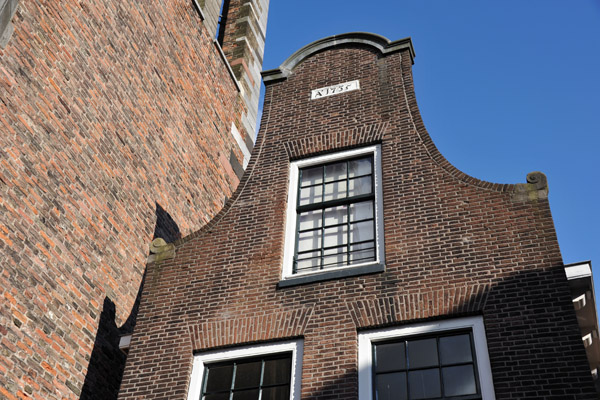 Gabled brick house dated 1735, Servetstraat 7, Utrecht