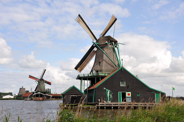 Verfmolen De Kat - 1646 paint mill rebuilt in 1782, Zaanse Schans