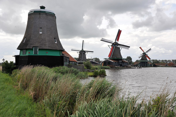 Oil mill De Os, built in 1663, lost its top in 1916, Zaanse Schans