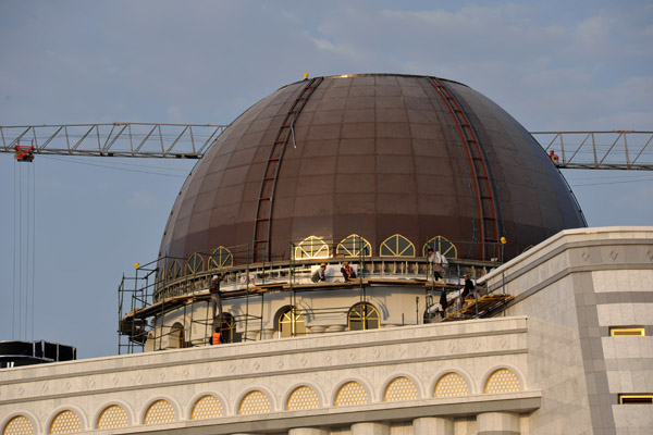 Dome nearing completion, Mary