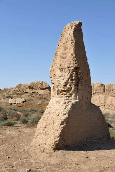 Pinnacle-like ruin in the center of the Shahryar Ark