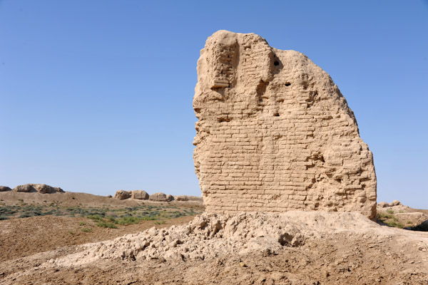 Little remains of the Seljuk palace in the Shahryar Ark of Sultan Qala, Merv