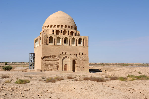 The dome was restored in 1911 and the rest of the mausoleum in the 1990s with the aid of Turkey