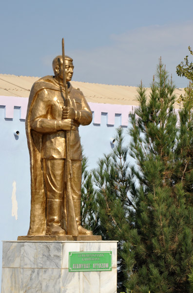 Statue of Trkmenbashy in Trkmenabat