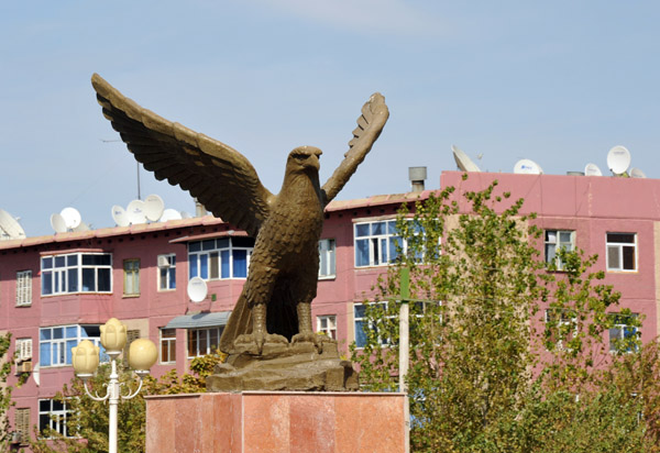 Statue of an eagle, Trkmenabat
