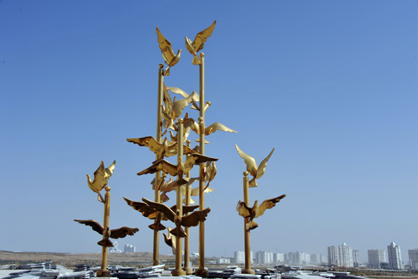 Bird sculpture at the Constitution Monument