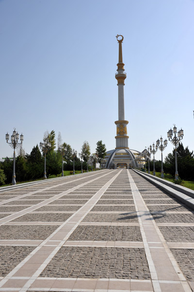 Walkway to the Independence Monument