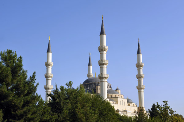 The Ertuğrul Gazi Mosque, Ashgabat's answer to Istanbul's Blue Mosque