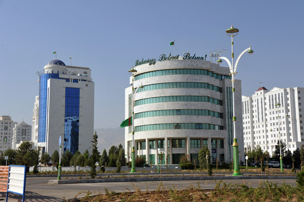 Ruhuňyz Belent Bolsun! - a round building in Ashgabat