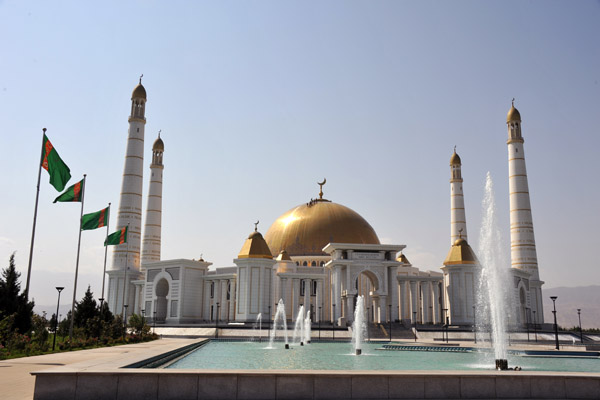 Fountains in front of the Turkmenbashy Ruhy Metjidi